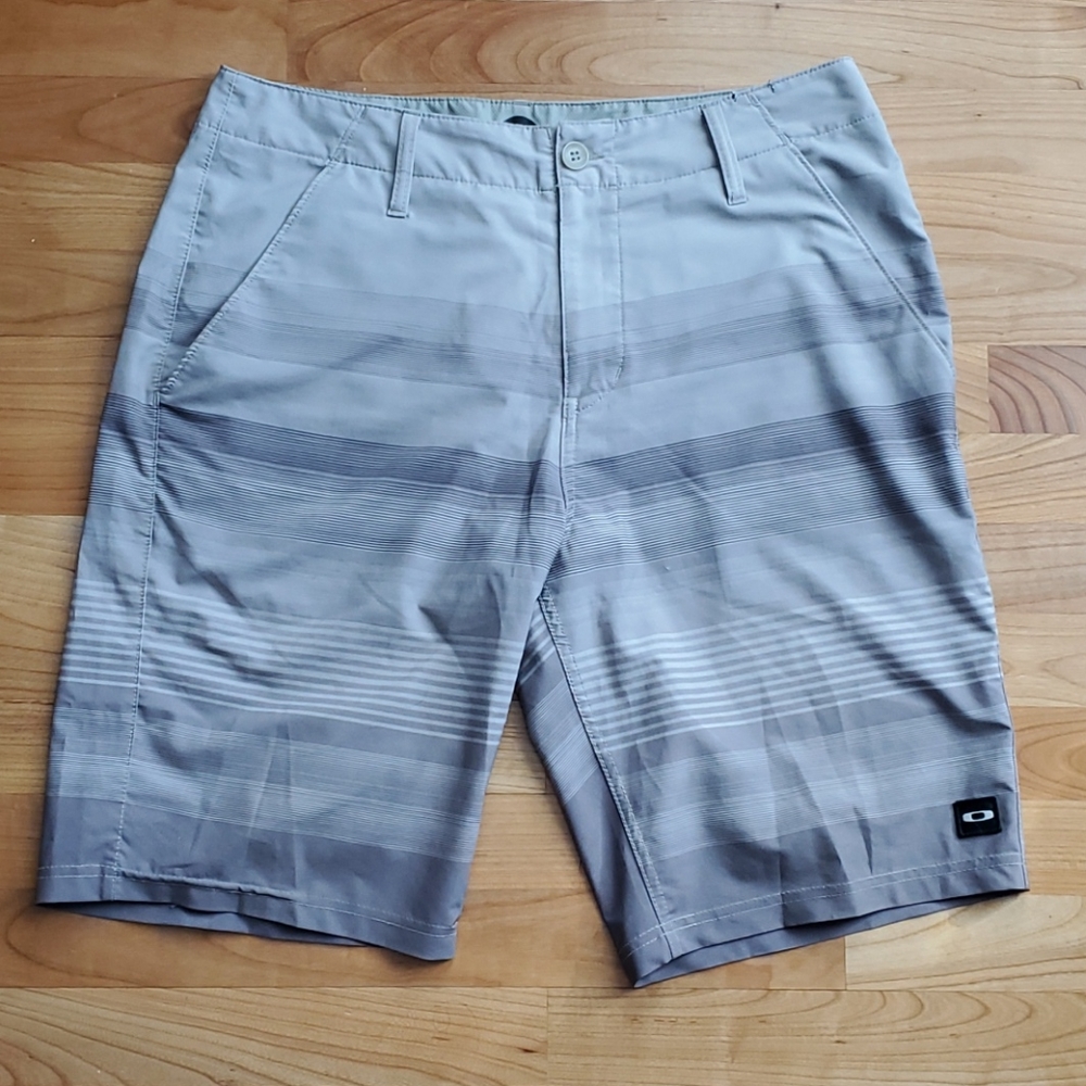 Oakley Shorts (32)